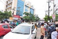 Srimanthudu Benefit Show Hungama at Siva Parvathy Theatre